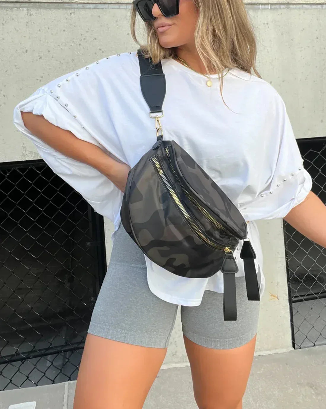Bella - T-SHIRT OVERSIZE À STUDS