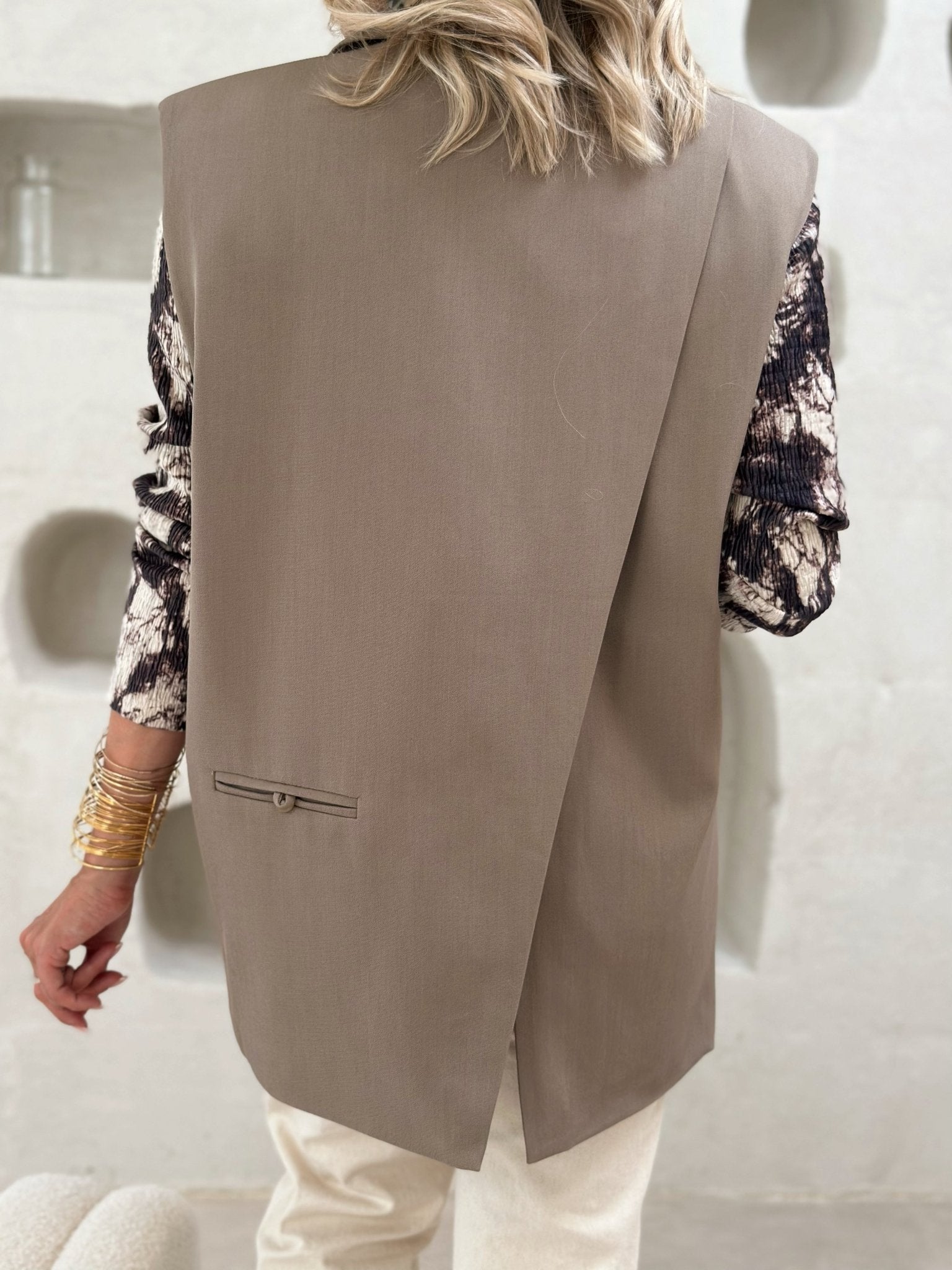Paris Couture™ | La veste sans manche taupe