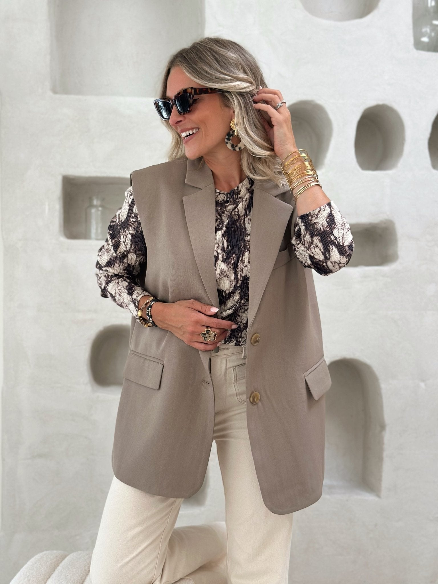 Paris Couture™ | La veste sans manche taupe
