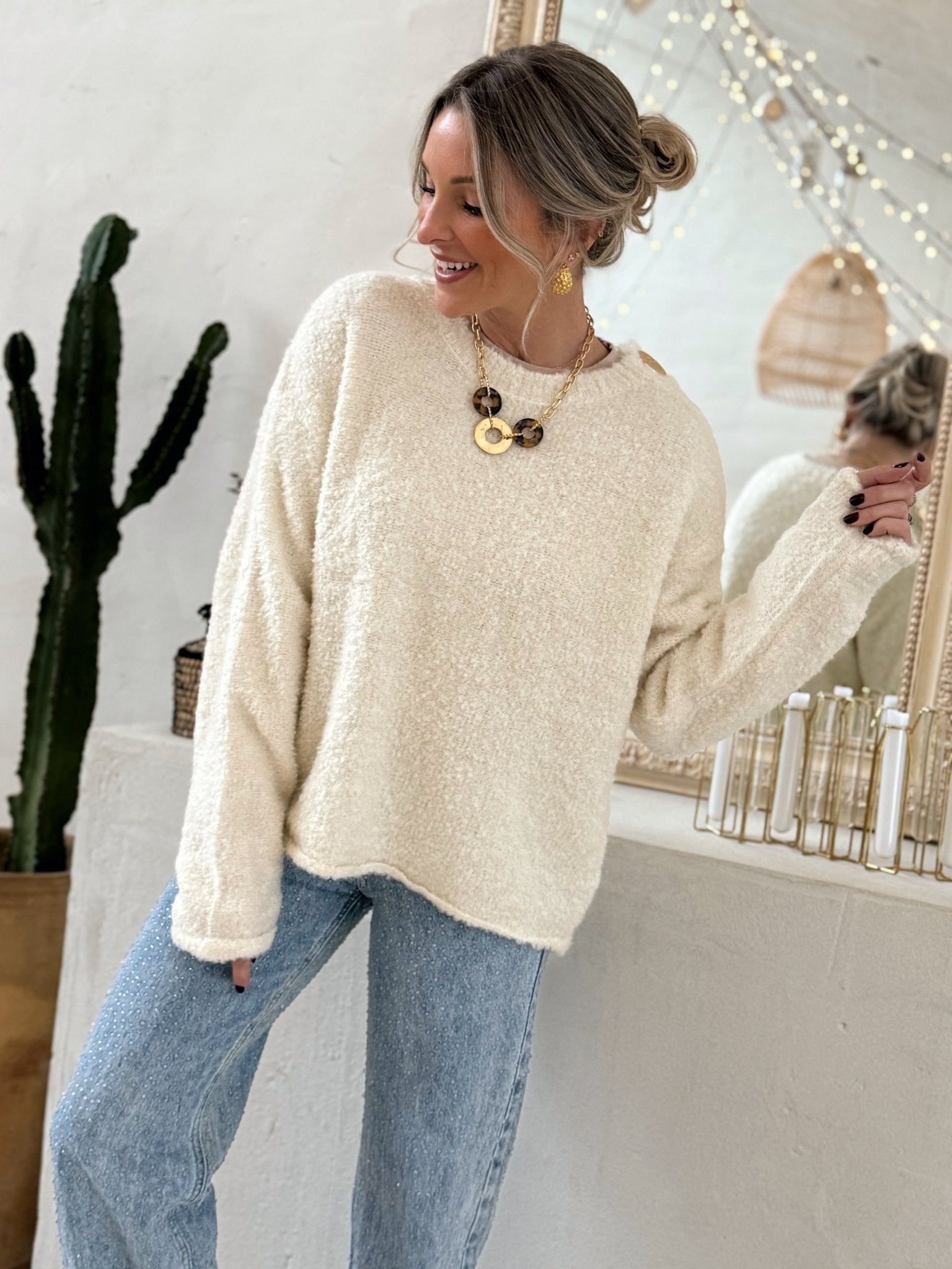 Paris Couture™ | Le pull beige casse