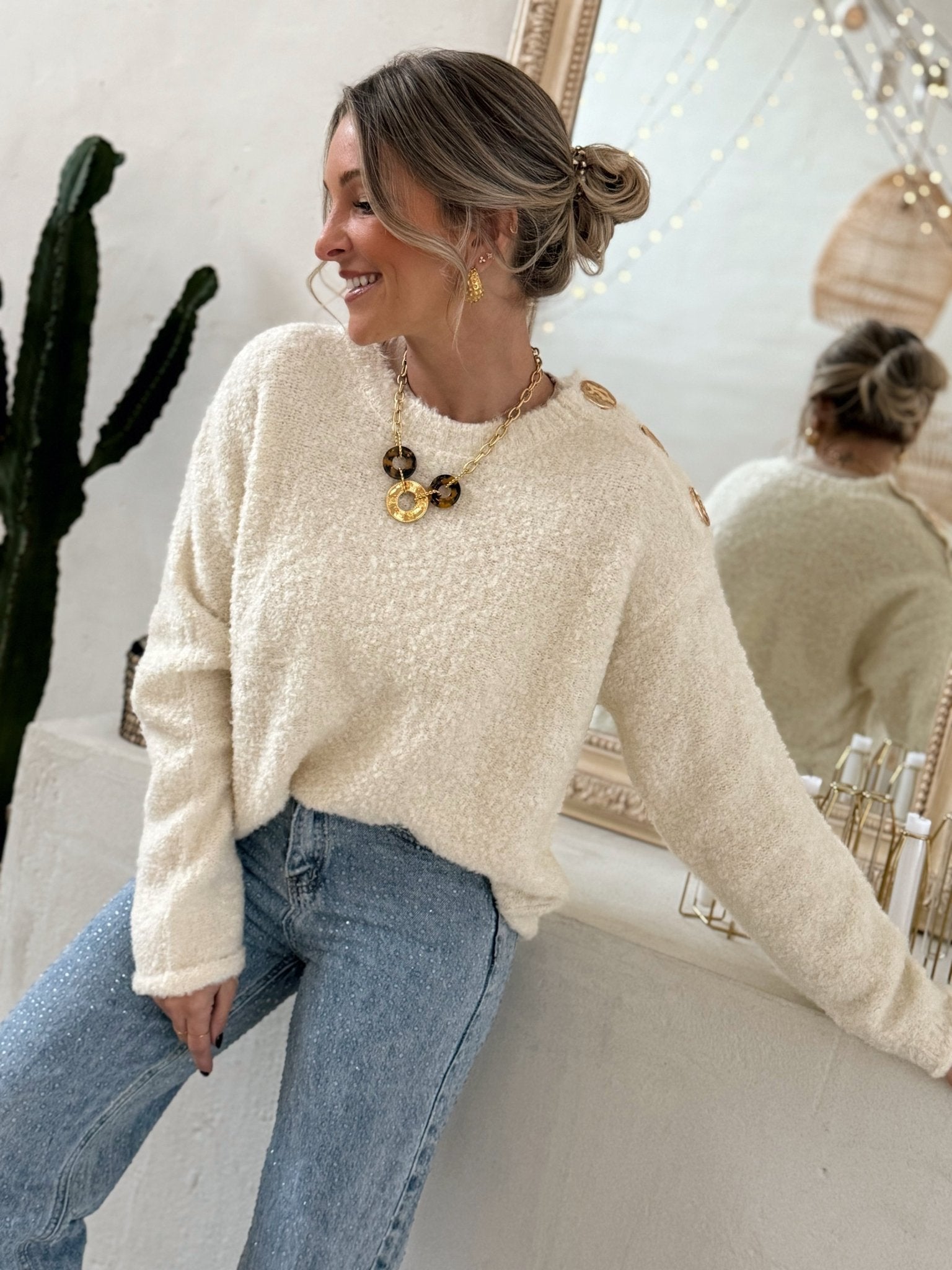 Paris Couture™ | Le pull beige casse