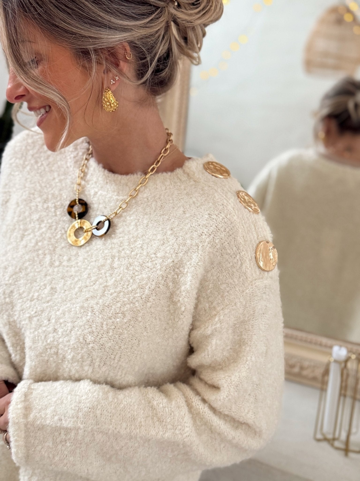 Paris Couture™ | Le pull beige casse