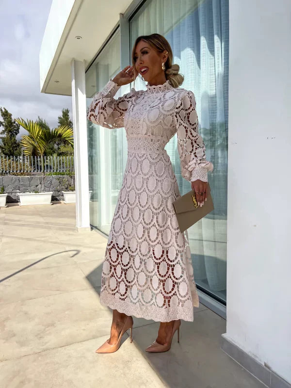 Elaina | Robe midi élégante avec détails en dentelle