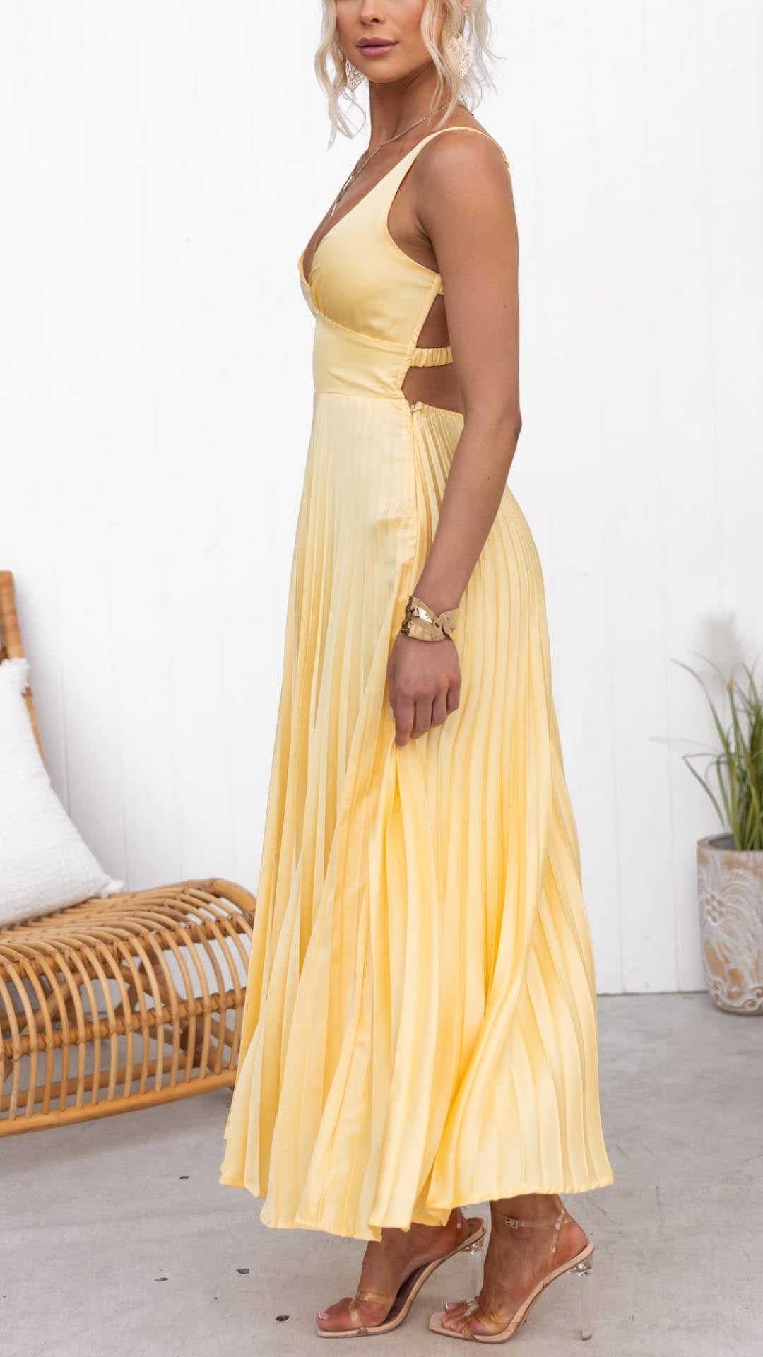 MALKA | Stylish Maxi Dress with Delicate Fall